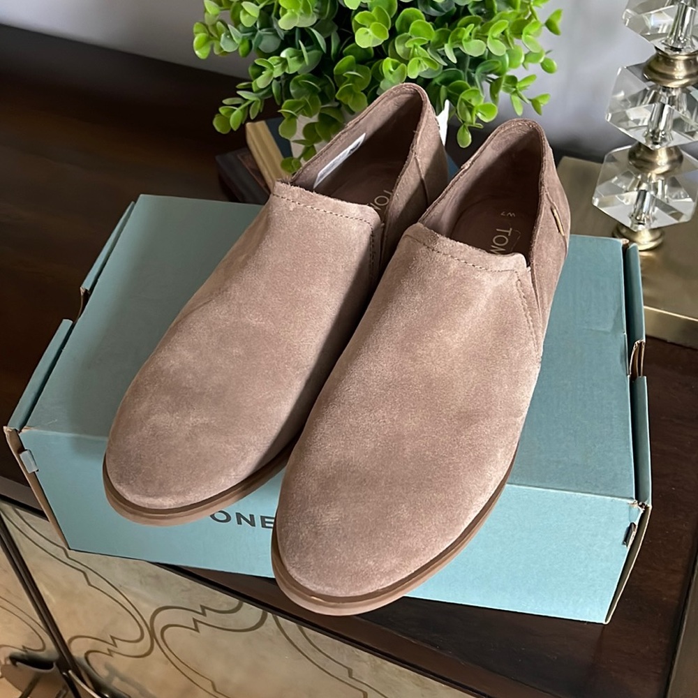 Toms Shaye Low Taupe Gray Suede loafers